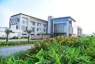 Hotel Ramada By Wyndham Gandhidham Shinay