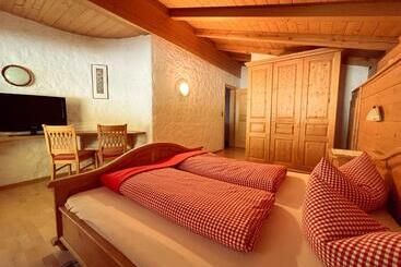 膳宿费 Schulhaus Tirol