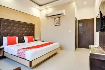 هتل Purple Residency By Oyo Rooms