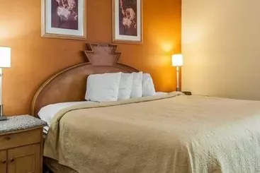 酒店 Quality Inn & Suites Shelbyville I 74