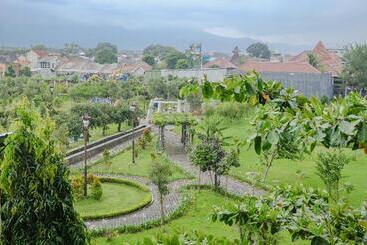 Otel Oyo 1468 Sm House