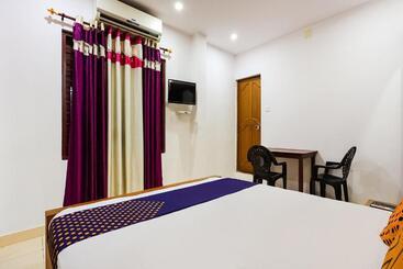 호텔 Spot On Kk Lodge