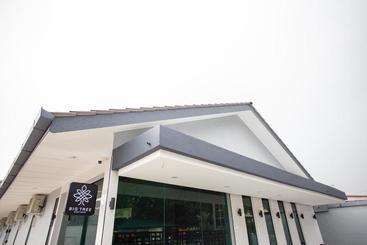 בית מלון כפרי Big Tree Boutique