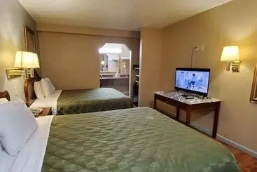 בית מלון כפרי Fairbridge Inn & Suites