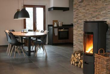 ツーリストアパートメント Chalet Rouge Ou Blanc