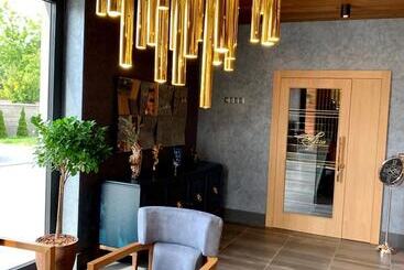 Azza Hotel&restaurant   Self Chek In