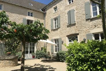 تختخواب و صبحانه Le Relais De Scissé