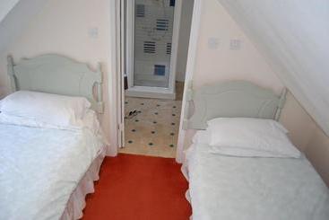 Gorselands Hall Bed And Breakfast