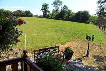 Hotel Gite Hôtel Chambre D  Hôtes Et Roulottes Et Du Ternois