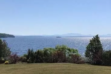 Valcour Inn & Boathouse