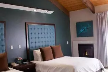 בית מלון כפרי Munras Inn