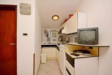 ツーリストアパートメント Apartment Drazen