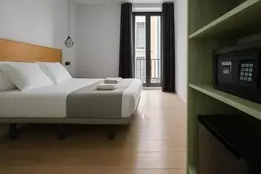 مسافرخانه Ch Lemon Rooms  Madrid