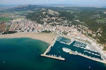 ツーリストアパートメント Apartamentos Rocamaura I