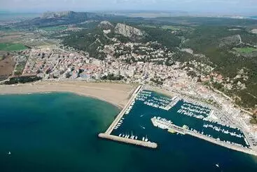 Turistihuoneistot Apartamentos Rocamaura I