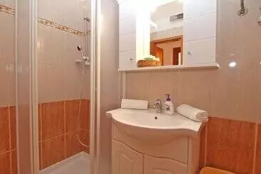 ツーリストアパートメント Apartments Lidija 1305