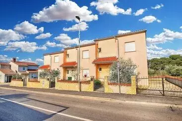 Turist apartmanları Apartment With 4 Bedrooms 446