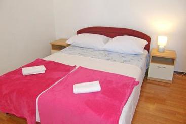 דירות לתיירים Apartments Jurica