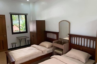 Hotell Tatay Seseng S Apartment