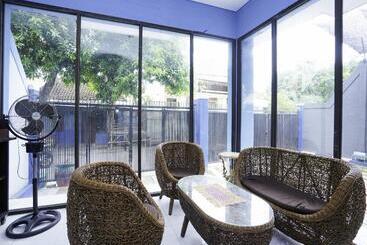 Reddoorz Plus Syariah At Lotus Hotel Bojonegoro