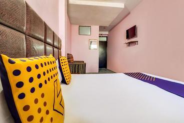 هتل Spot On 65515 Kanpur Deluxe