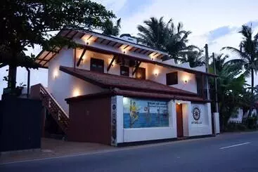 Hotel Wagon Wheel Inn   Hostel