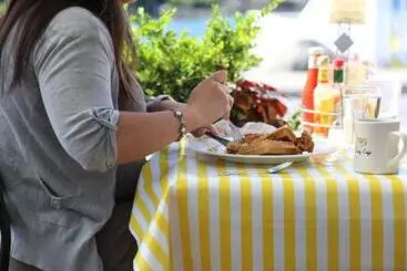 فندق Outlook Inn