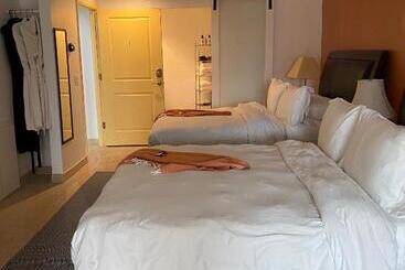 فندق Pikes Peak Paradise Bed And Breakfast