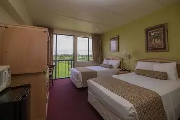 فندق Port Labelle Inn & Conference Center