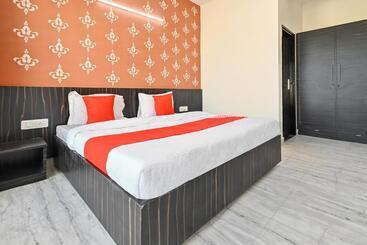 Hotel Oyo 61511 Symphony