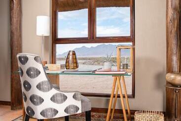 هتل Hoodia Desert Lodge