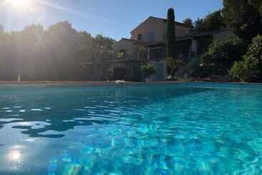 Пансион Mas Lou Felibrige