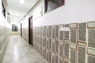 O 62748 Hotel Zeenat