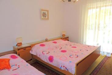 آپارتمان‌های توریست‌ها Apartments Radojka