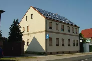 هتل -garni-kochstedt