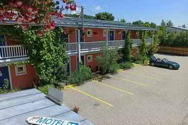 Max Motel