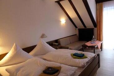 Hotel Pension Gasthof Zum Lamm