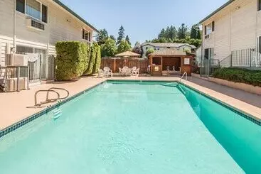 هتل Quality Inn & Suites Vancouver   Hazel Dell