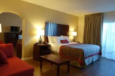 هتل Ramada By Wyndham Sacramento