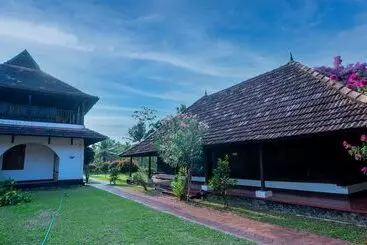 Hotel Kumarakom Heritage