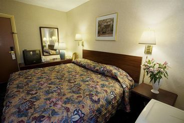 Отель Americas Best Value Inn-Detroit Dearborn