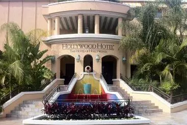 בית מלון כפרי Hollywood