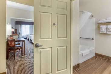 هتل Quality Inn & Suites University Fort Collins