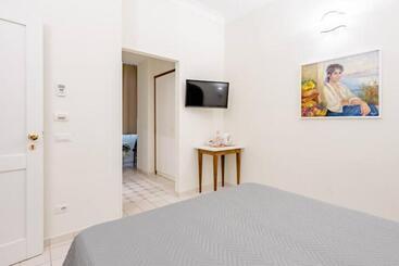 Rosa Magra Guest House