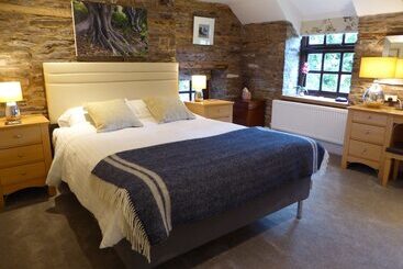 هتل Hilltops Brecon Holiday Cottages