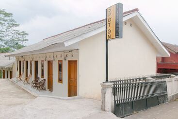 酒店 Spot On 2750 Ayu Homestay Syariah