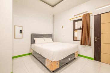 Hotell Oyo Life 2449 Sandila Residence