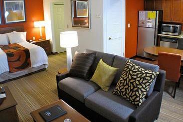 اقامتگاه Albany Airport Inn & Suites