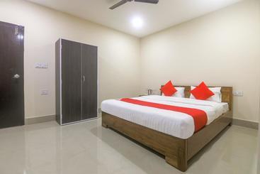 هتل Oyo 61278 Adhikary Homestay