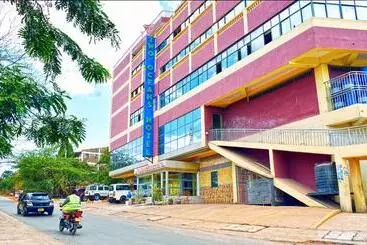 Two Oceans Hotel Voi
